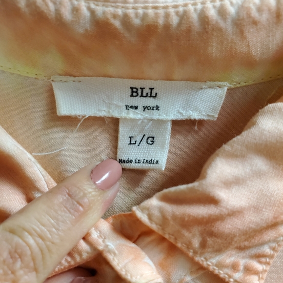 Button down - Picture 2 of 4